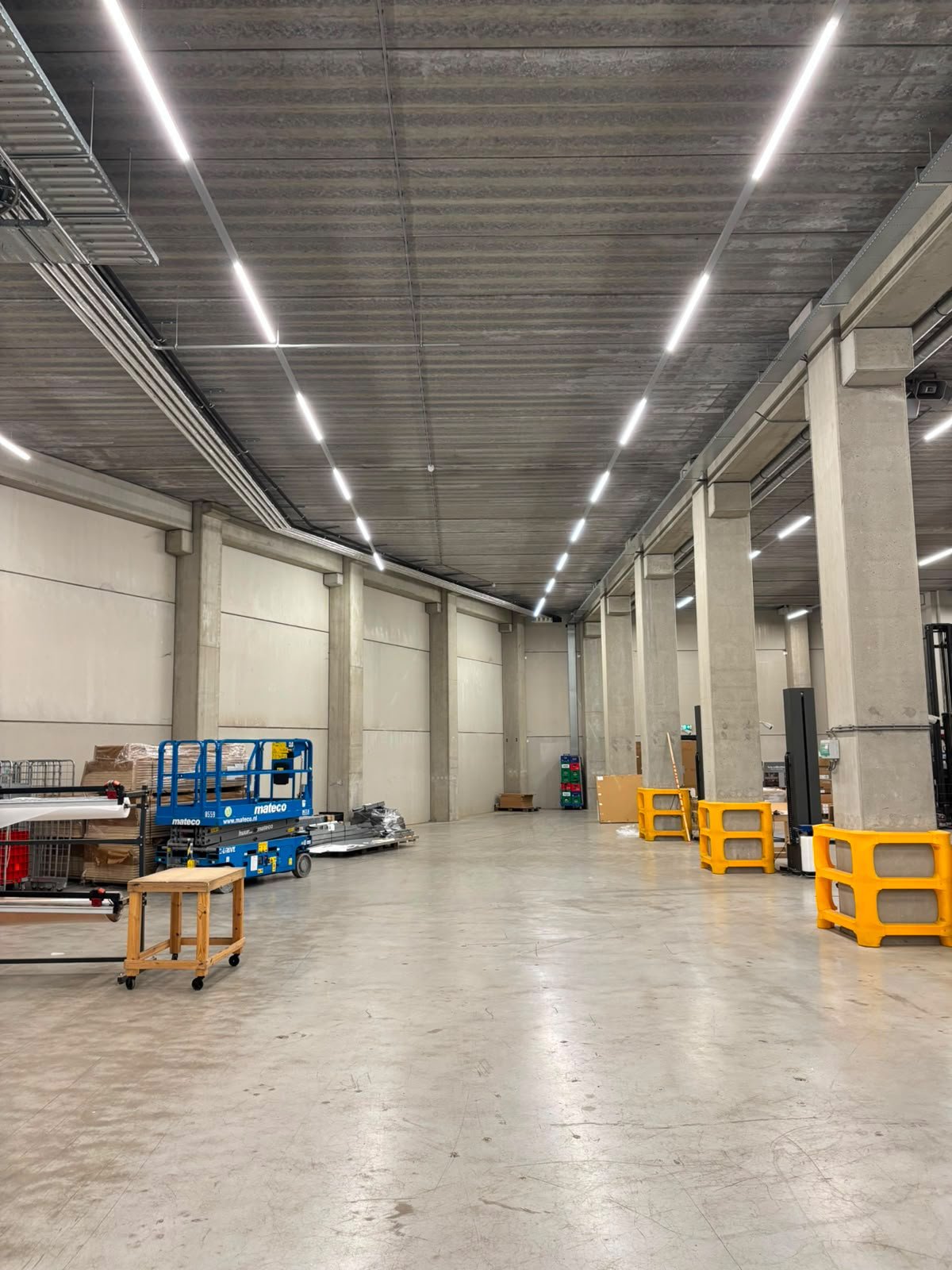 Warehouse hall before mezzanine installation — De Eekhoorn Dutch Furniture, Zwaag