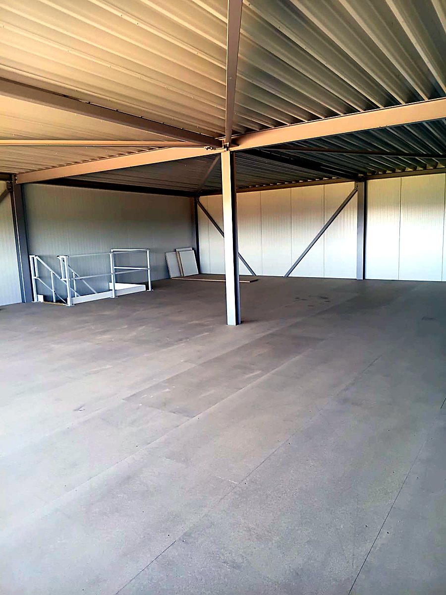 Completed mezzanine floor with safety railings — DWB investments B.V., Purmerend