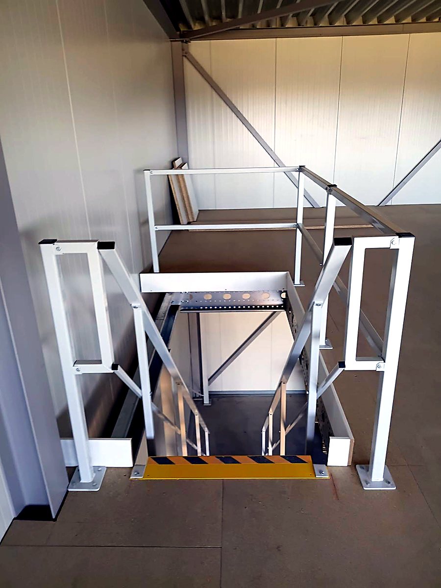Railings and staircase landing on the mezzanine — DWB investments B.V., Purmerend