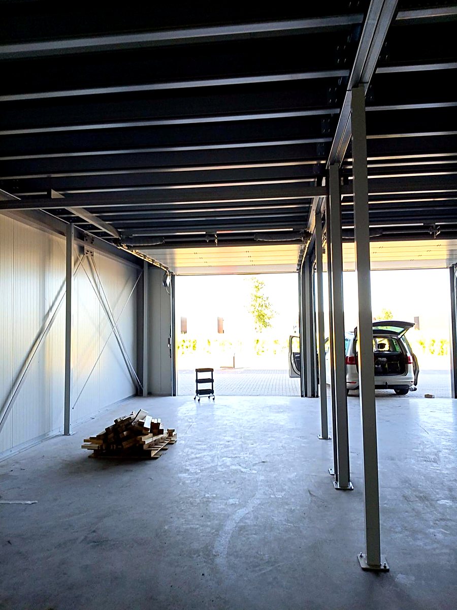 Mezzanine support structure above the hall entrance — DWB investments B.V., Purmerend