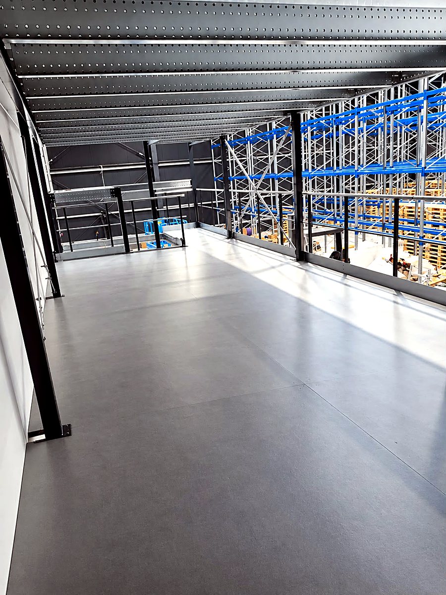 Finished mezzanine floor overlooking the warehouse — Yido Wheels GmbH, Wedemark